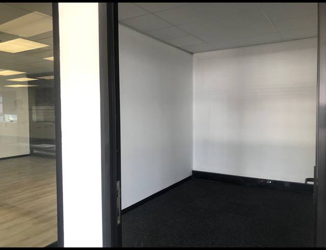 213M² SERVICED OFFICE TO LET IN SANDHURST